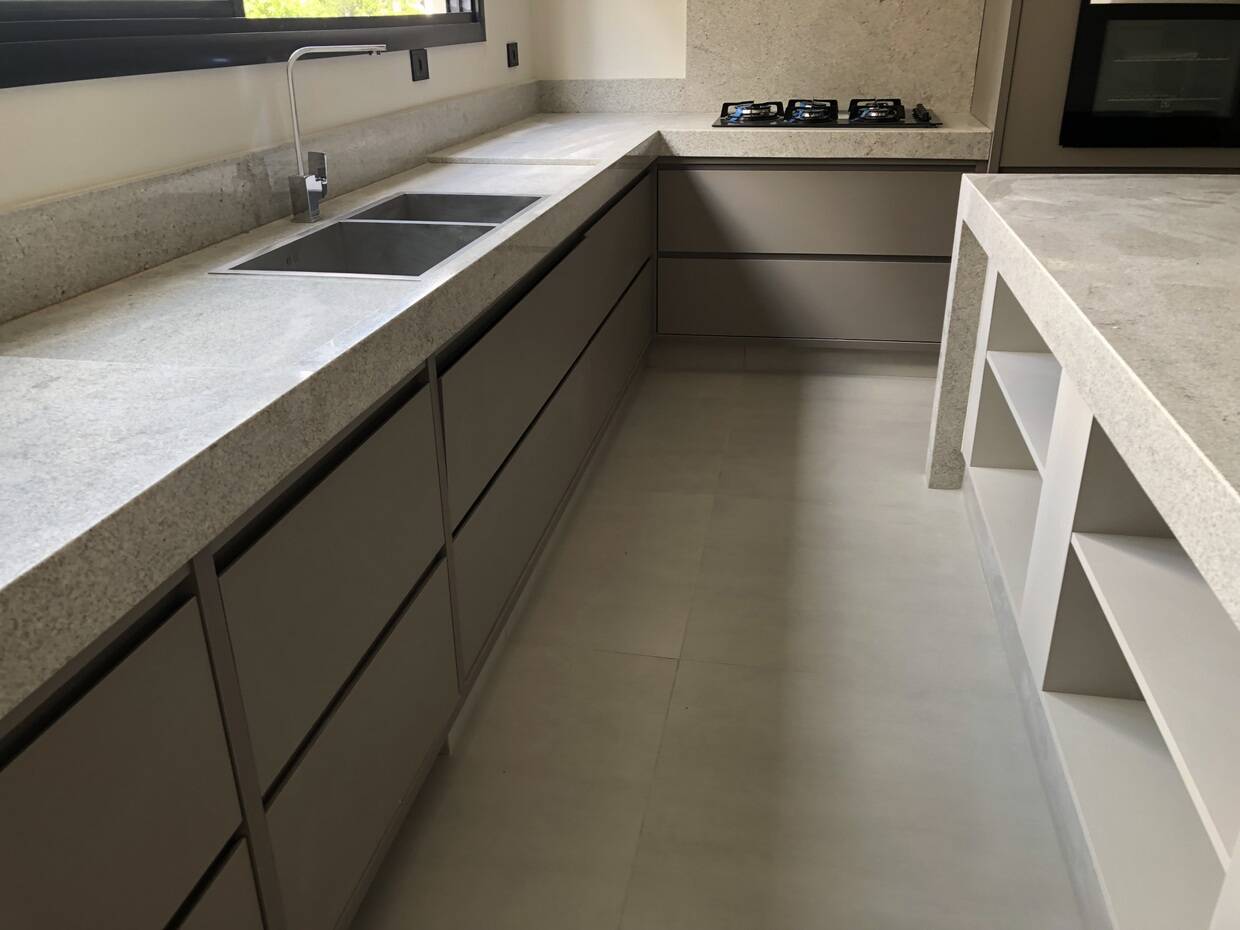 Casa de Condomínio para alugar com 3 quartos, 398m² - Foto 2