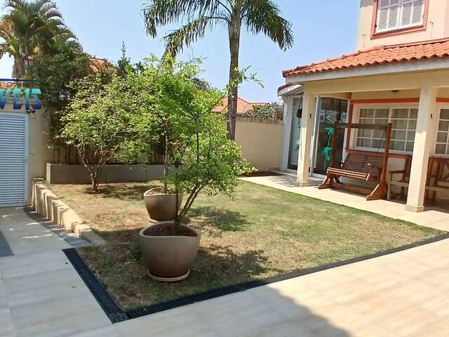 #813 - Casa em condomínio para Venda em Cotia - SP