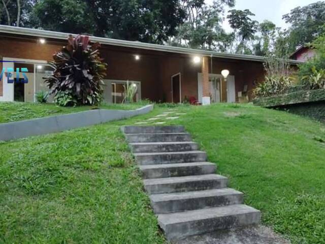 Venda em Jardim Colibri - Embu das Artes