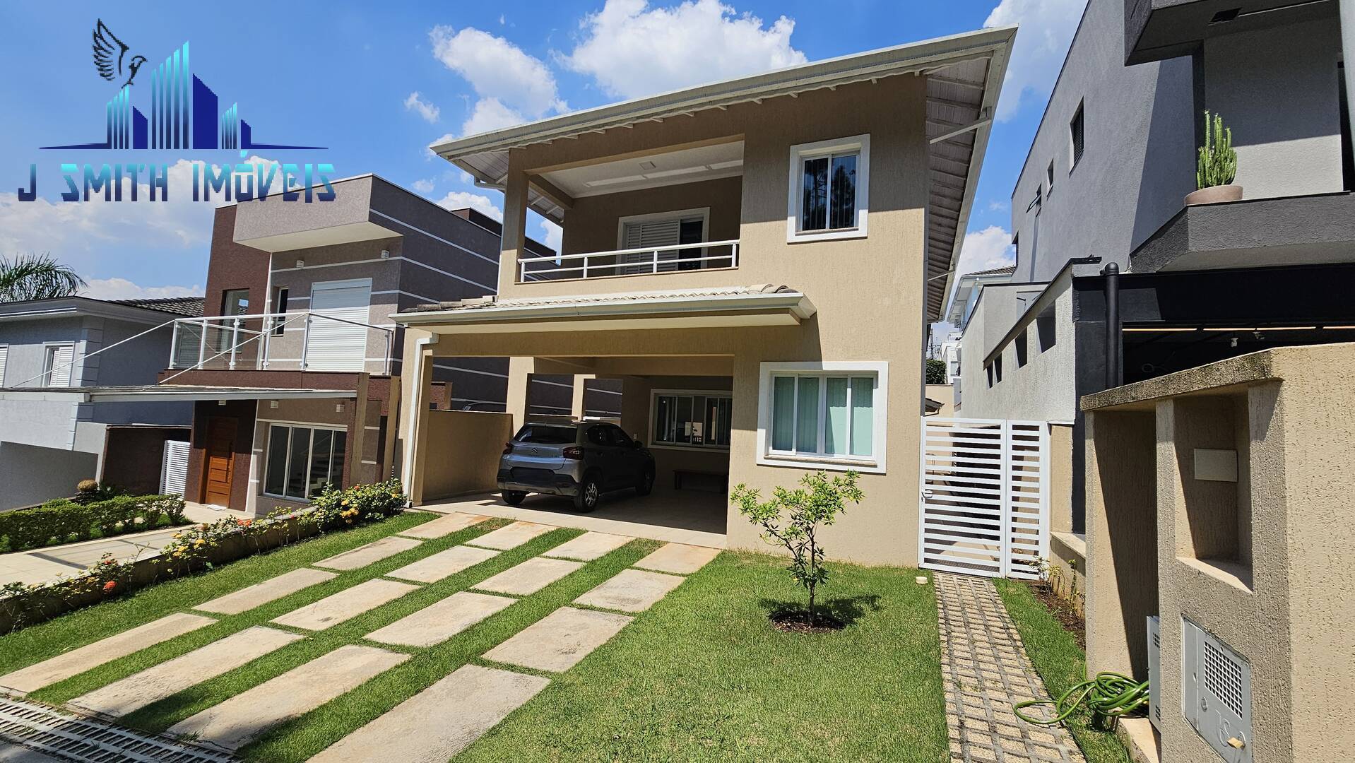 Casa à venda com 3 quartos, 220m² - Foto 1
