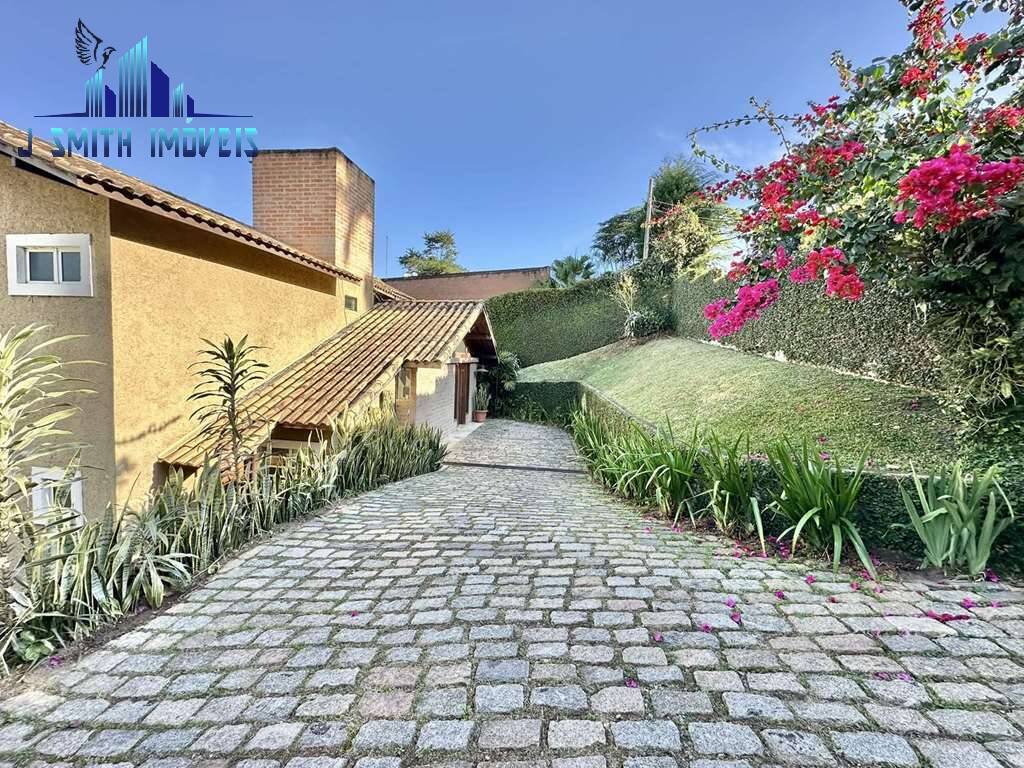 Casa à venda com 3 quartos, 355m² - Foto 1