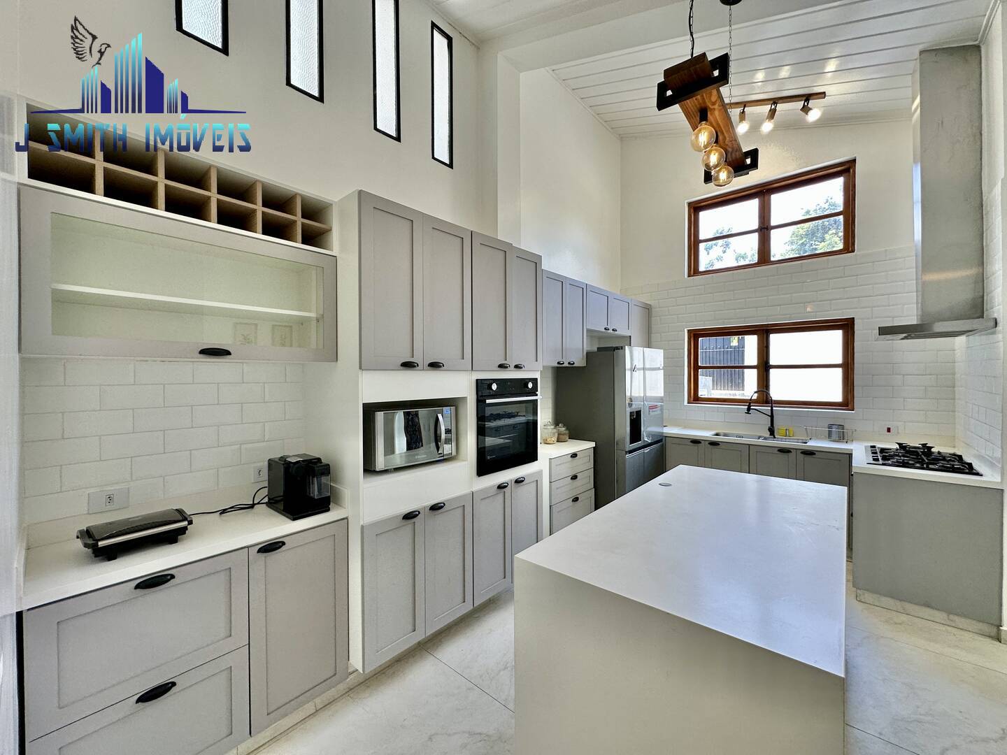 Casa, 4 quartos, 243 m² - Foto 1